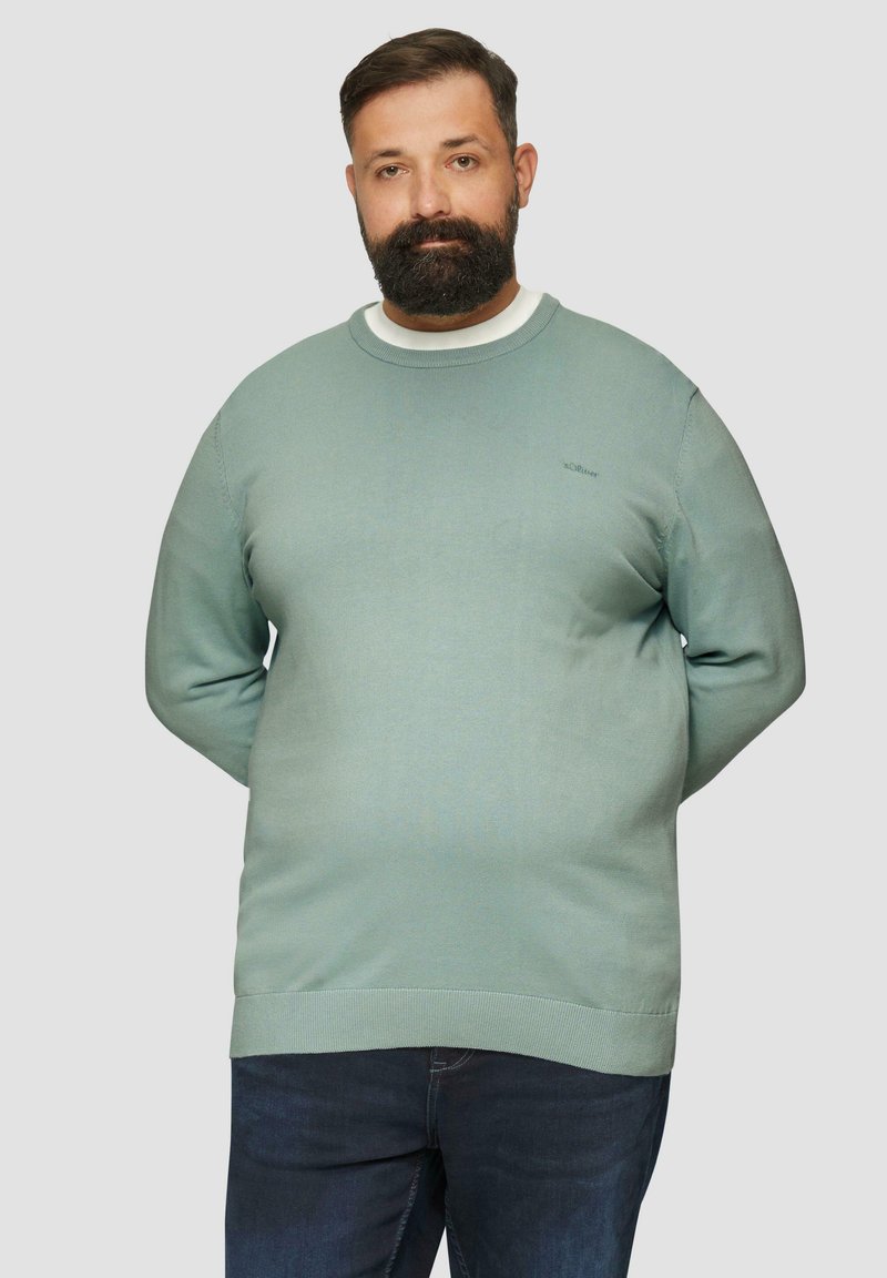 s.Oliver MIT CREWNECK - Trui - salbeigrün