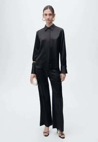Mango Hlače - black