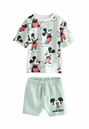Kinder kledingset met een mintgroene T-shirt met zwarte en rode Mickey Mouse afdrukken, gecombineerd met mintgroene shorts met een Mickey-gezicht.