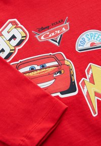 Next REGULAR FIT - CARS - Top s dlhým rukávom - red