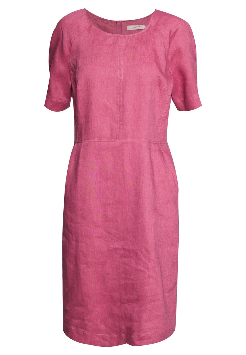 Robe à manches courtes de couleur rose vif, réalisée en tissu léger. Elle présente un col rond et une coupe droite avec des détails subtils de texture.