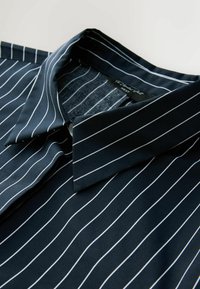 REGULAR FIT-ESSENTIAL LONG SLEEVE  - Gombos blúz - navy stripe