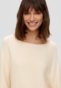 s.Oliver MIT WEITEN ÄRMELN - Strickpullover - beige
