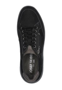 Schwarze Sneaker aus Wildleder und Leder, mit runder Zehenpartie, Schnürung vorne, seitlichem Reißverschluss, grauen Nähten und Logo auf der Innensohle.