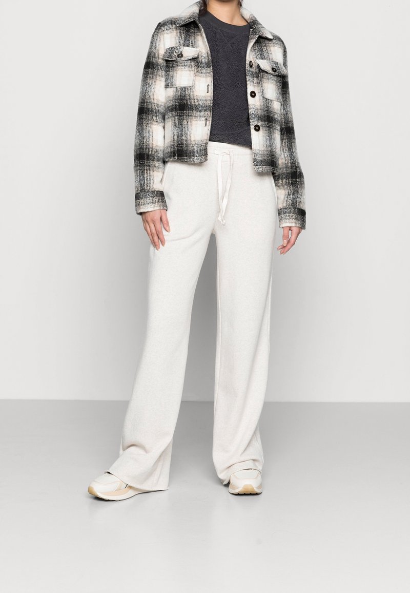 Veste Polaire Femme American Eagle - Taille L, Noire, Légèrement Usée Mais Top