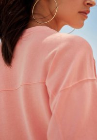 Next RAW DETAIL CREW NECK  - Pusa - grapefruit pink