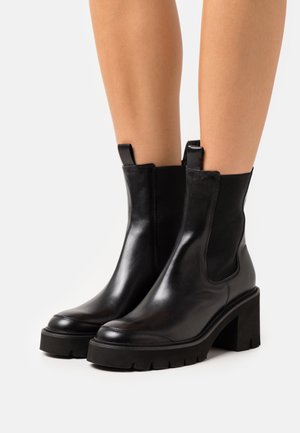 Kennel + Schmenger, Bottines à plateau - black