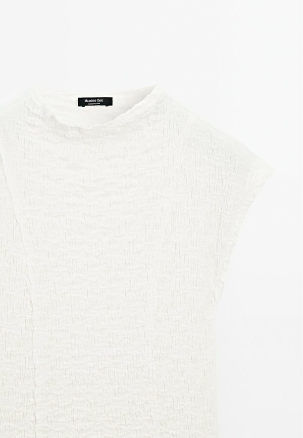 WITH GATHERED DETAIL - Basic T-shirt4