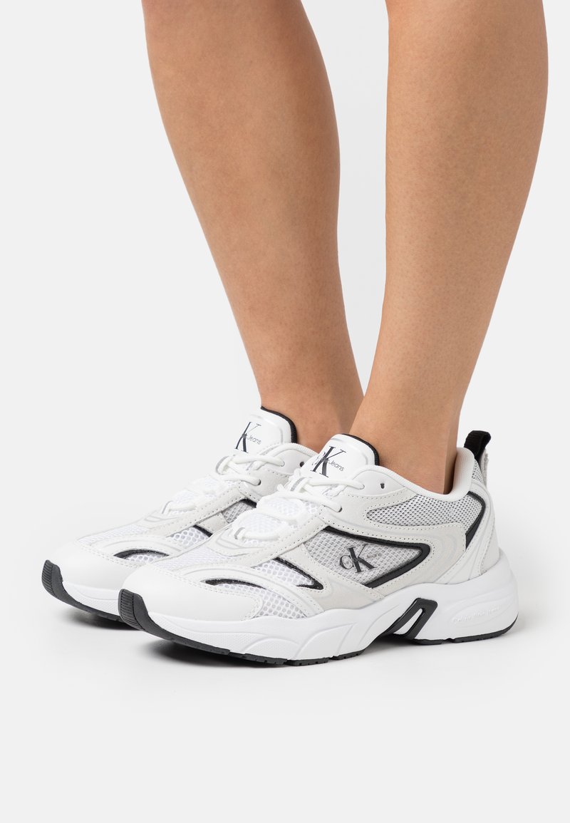 Calvin Klein Jeans RETRO TENNIS Sneakers basse bright white/black