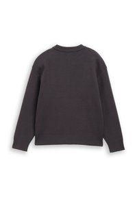 Donkergrijze lange mouwen crewneck trui met geribde manchetten en zoom, van achteraf getoond op een witte achtergrond.