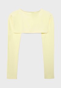 Krajši dolgi rumeni kratek jopič z ladijsko izrezom, položen na sivem ozadju.