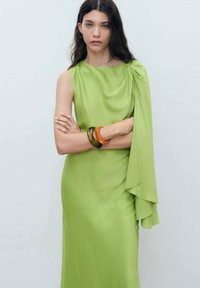 Mango LANGE MET VOLANTMOUWEN - Svečana odjeća - green
