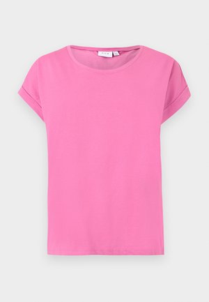 Ροζ κοντομάνικο t-shirt με στρογγυλή λαιμόκοψη, με διπλωμένα τελειώματα στα μανίκια και απλή, ομαλή υφή υφάσματος σε λευκό φόντο.