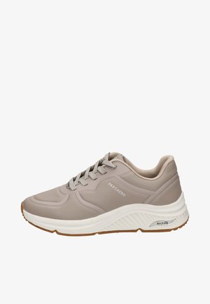 Light grey sneaker with a textured material, lace-up design, and a white midsole. Features “Arch Fit” branding on the side and gum rubber outsole.