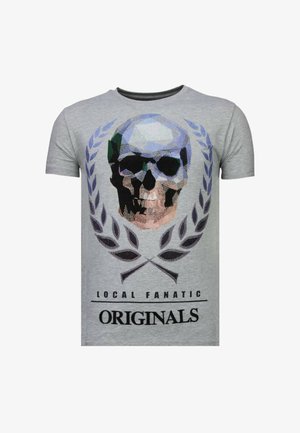 Grijs katoenen T-shirt met een grafisch schedelontwerp in tinten zwart, groen en blauw, omringd door lauweren en tekst eronder.