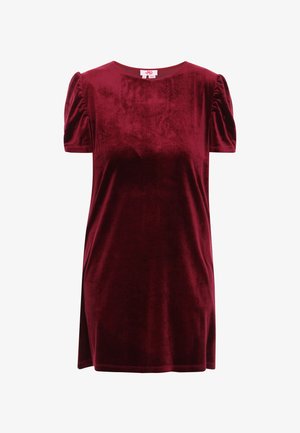 Bordeaux fluwelen jurk met korte pofmouwen, ronde hals en een soepele textuur. Heeft een zijsplit voor extra detail.