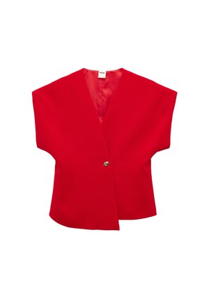 Blouse rouge à manches courtes, portefeuille, avec col en V et une seule fermeture à bouton décoratif argenté à l'avant.