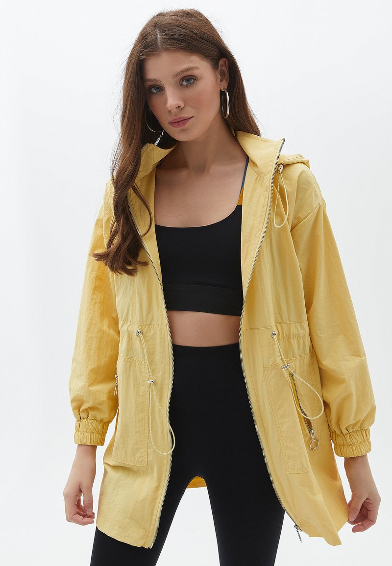 Damen Parkas | OXXO Regenjacke / wasserabweisende Jacke dusky citron/senf - RY26595 Damen Parkas | OXXO Regenjacke / wasserabweisende Jacke dusky citron/senf - RY26595