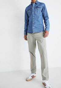 Pepe Jeans Chinos - olive