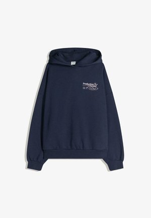 Donkerblauwe hoodie met witte tekst aan de voorkant met de tekst "Production Checklist" en kleine handgeschreven notities, met geribbelde boorden en zoom.