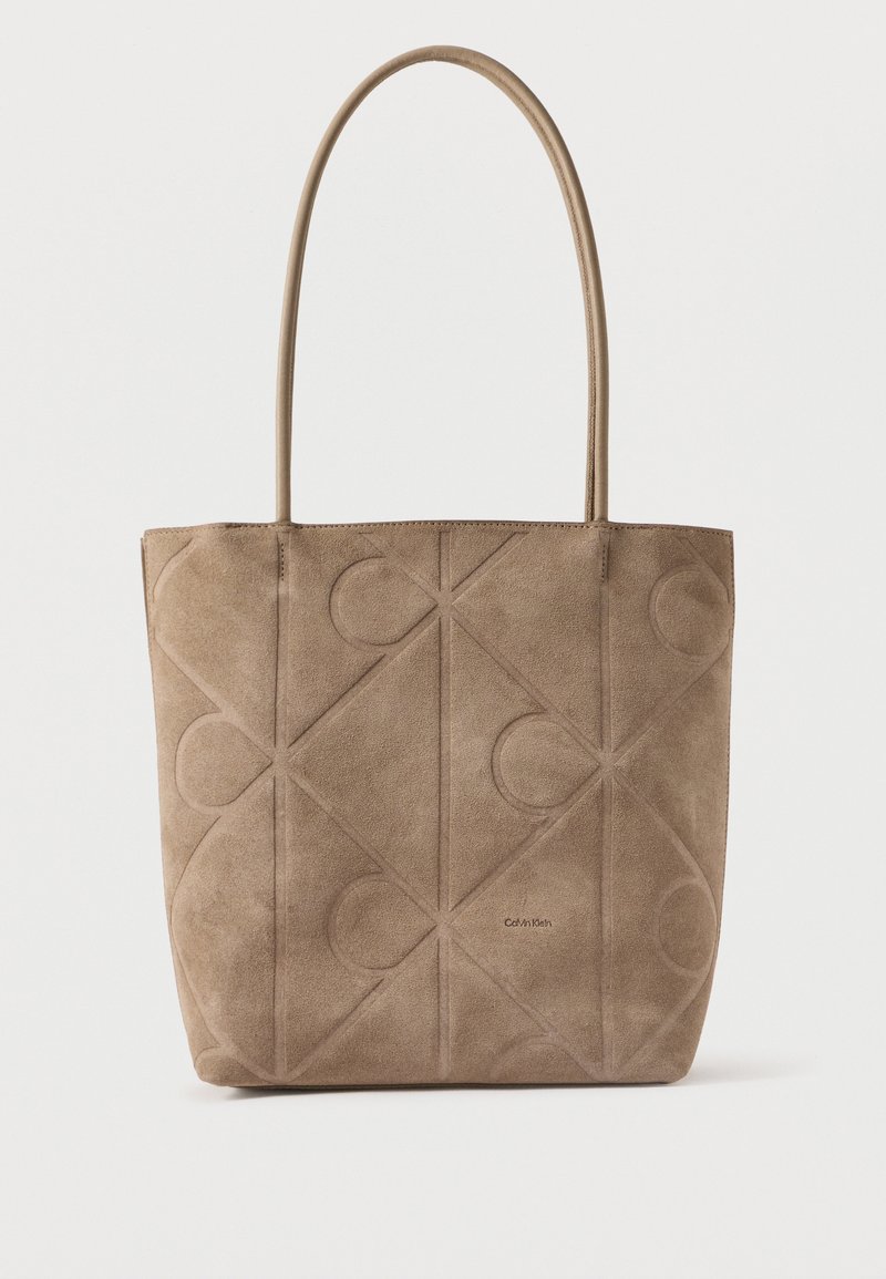 Zöldes taupe színű velúr tote táska, geometrikus dombornyomott mintával, két hosszú füllel és sima felülettel.