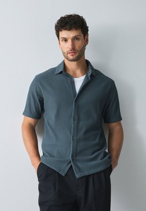 Next, REGULAR FIT - TEXTURED JERSEY SHORT SLEEVE SHIRT  . - Vapaa-ajan kauluspaita - blue