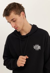 Thumbnail Image 7