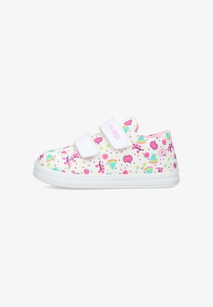 Scarpe da ginnastica bianche per bambini con motivi colorati di frutta e stelle, due cinturini in Velcro e suola in gomma.