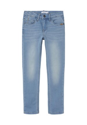 Jean denim slim bleu clair pour enfants avec bouton sur le devant, passants de ceinture et design à cinq poches.