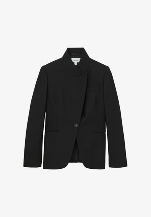 Fekete, szabott zakó, sállal díszített gallérral, egygombos záródással és texturált anyagból készült. Két elülső zsebbel és egy melltartó zsebbel rendelkezik.