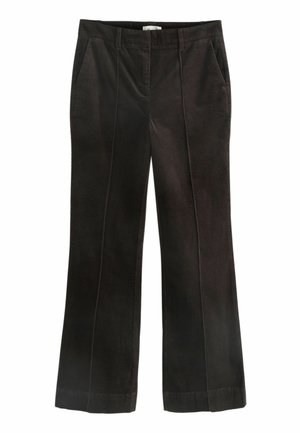 Pantaloni in velluto nero con design a gamba dritta, caratterizzati da due tasche laterali e una sottile imbottitura verticale nella trama del tessuto.