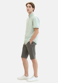 TOM TAILOR Shorts - grey structure print