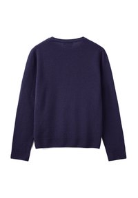 Suéter azul marino de manga larga, cuello redondo, con puños y dobladillo acanalados, que presenta una textura suave y un diseño simple y clásico.