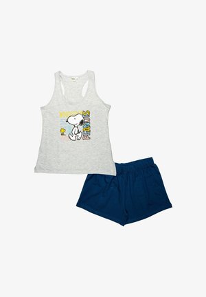 Canotta in cotone grigio con stampa di Snoopy e Woodstock; abbinata a pantaloni corti in cotone blu navy con vita elastica.