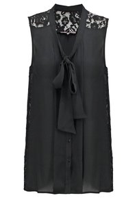 Blouse noire sans manches avec des détails en dentelle sur les épaules, un lien au niveau du col, et une fermeture à boutons sur le devant, fabriquée en tissu léger et lisse.