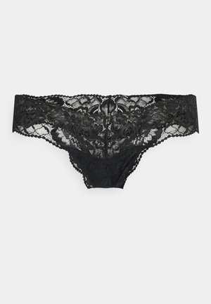 Cuecas de renda pretas com padrão floral, bordas recortadas e uma textura suave. Projetadas com um corte de altura média, enfatizando detalhes delicados.