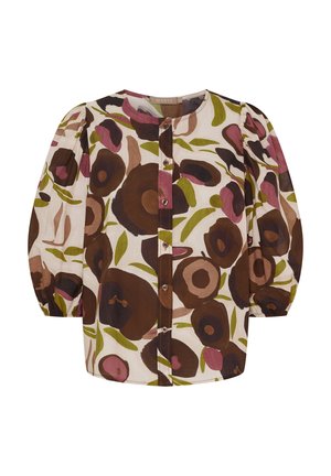 Blomstret bluse med korte pufærmer, knaplukning foran og en cremefarvet baggrund med brune, lyserøde og grønne abstrakte blomster mønstre.