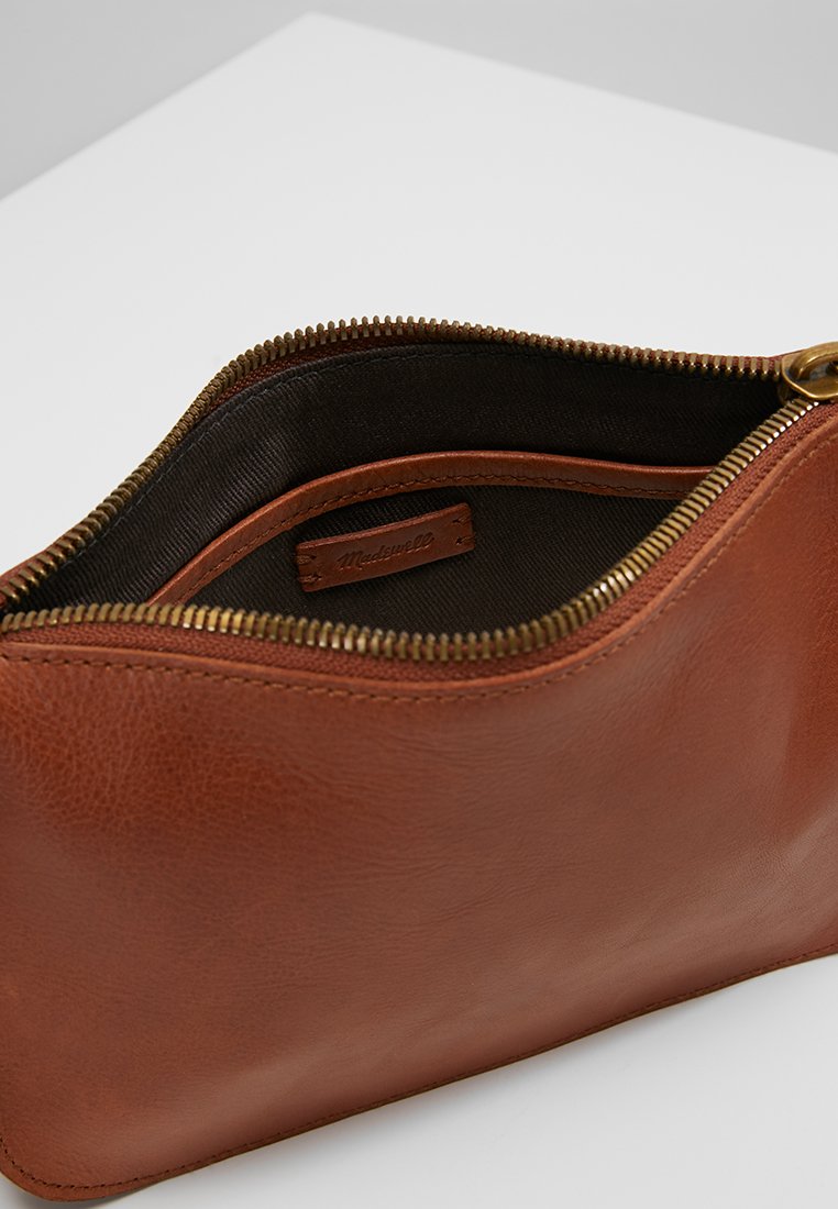 Madewell SIMPLE XBODY Skulderveske english saddle Madewell SIMPLE XBODY - Skulderveske - english saddle