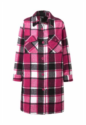 Chaqueta de camisa a cuadros en rosa y negro, hecha de tela suave. Presenta botones, dos bolsillos en el pecho y un cuello. Mangas largas con puños enrollados.