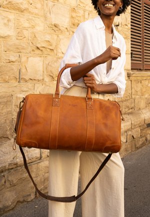 Gusti Leder, DAVIDE - Weekend bag - braun