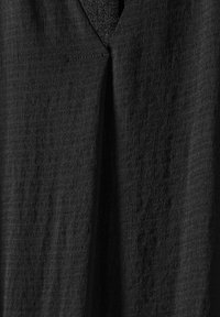 Unausgewählt, black