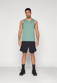 Nike Performance HYVERSE TANK - Viršus - bicoastal/black
