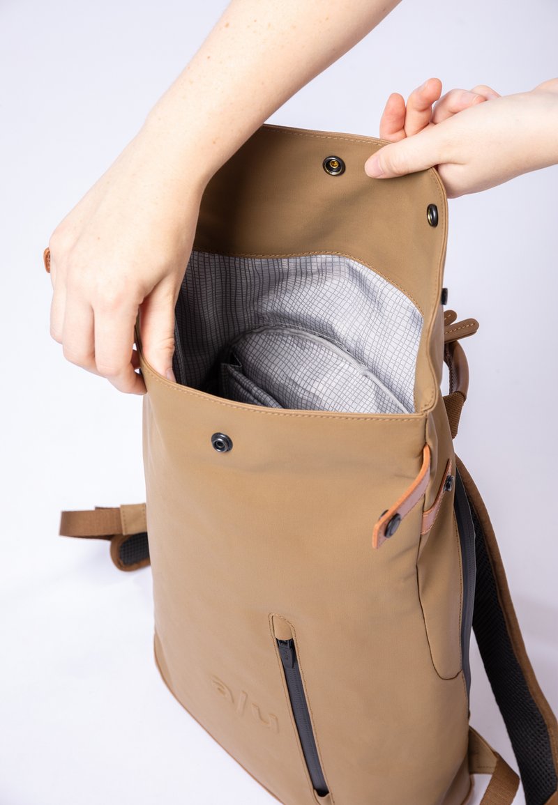 Aunts & Uncles WAKAYAMA - Tagesrucksack - tapir