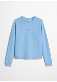 Sweat-shirt bleu clair à manches longues avec col rond et texte de logo discret centré sur la poitrine, affiché sur fond blanc.