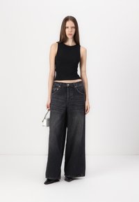 BDG Urban Outfitters ANIKA ULTRA WIDE LEG - Široke hlačnice - black