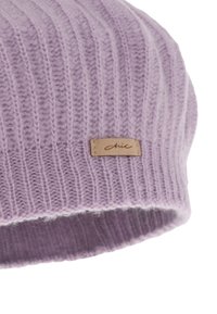 Lilac ribbed knit beanie with a soft texture, featuring a leather tag labeled "chic" at the front.