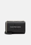 SCULPTED FLAP - Torba preko tijela - fashion black