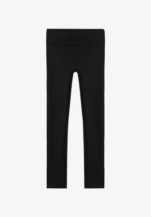 Czarne legginsy z elastycznego materiału, posiadające wysoki stan, dopasowany krój i gładką teksturę bez wzorów czy ozdób.