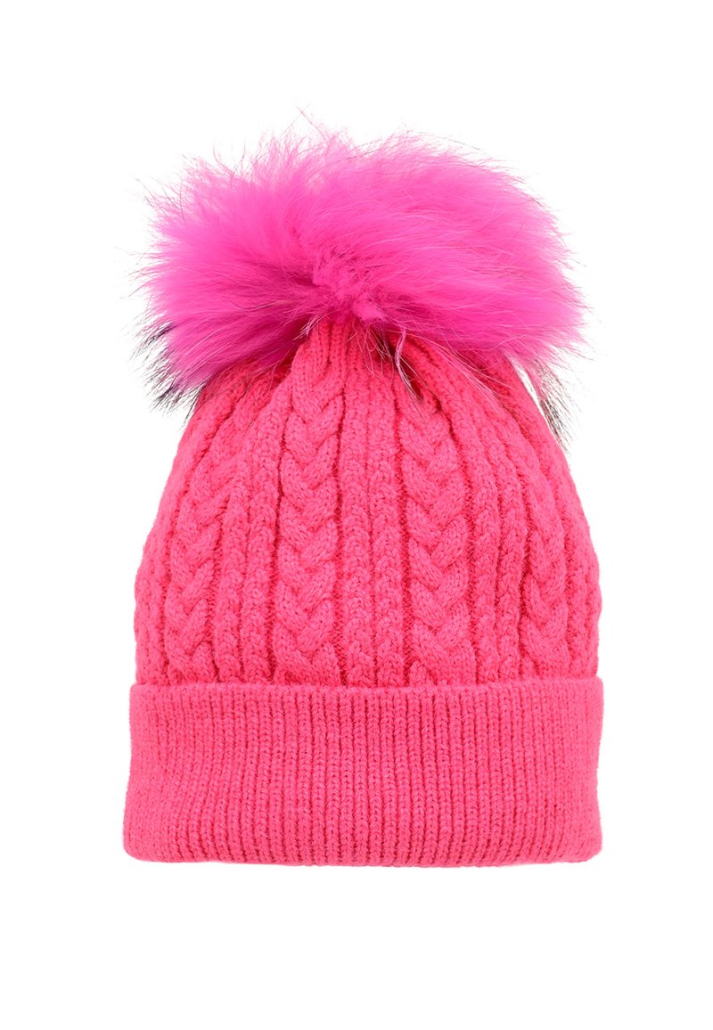 Berretto lavorato a maglia di un brillante colore rosa, con una fascia a coste, caratterizzato da un soffice pom-pom rosa sulla parte superiore. La texture è morbida e il design a treccia è ben visibile.