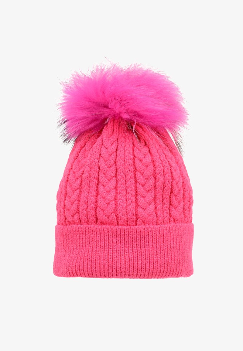 Berretto lavorato a maglia di un brillante colore rosa, con una fascia a coste, caratterizzato da un soffice pom-pom rosa sulla parte superiore. La texture è morbida e il design a treccia è ben visibile.